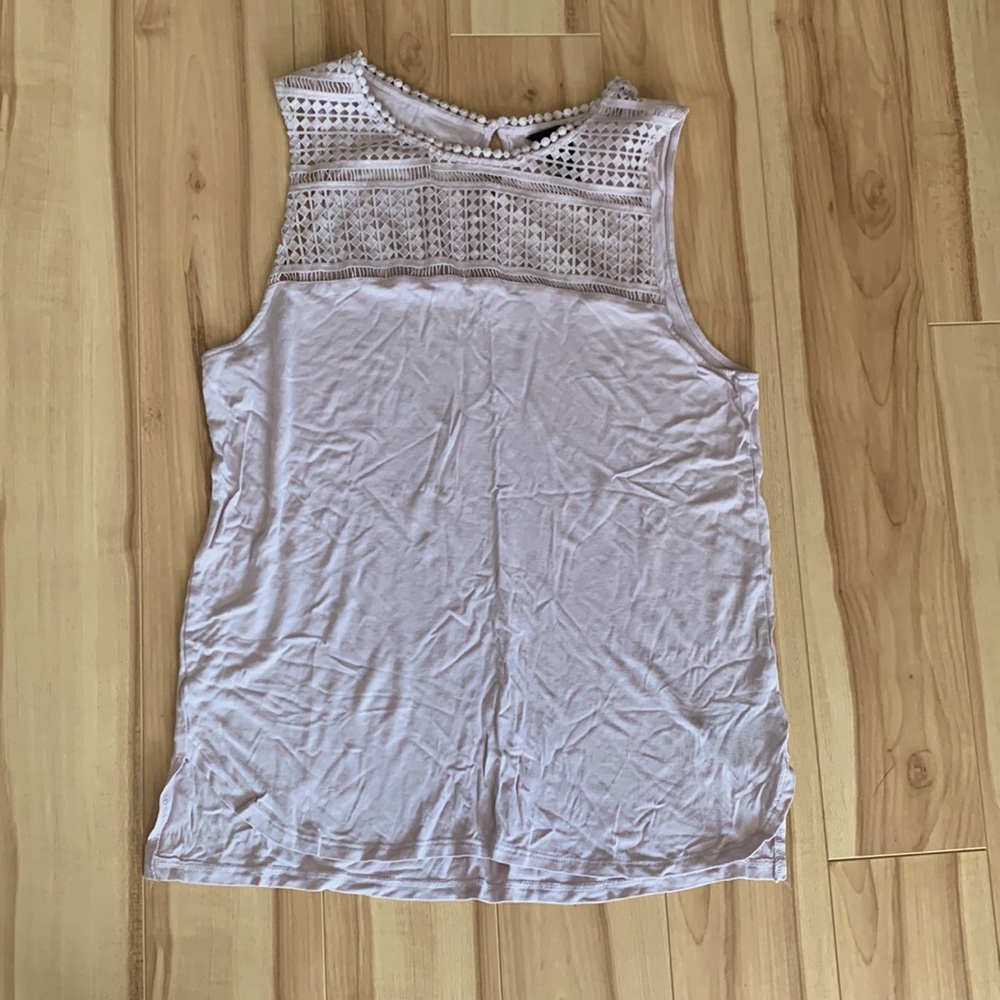 Mauve H&M top w/ crocheted feature - Medium